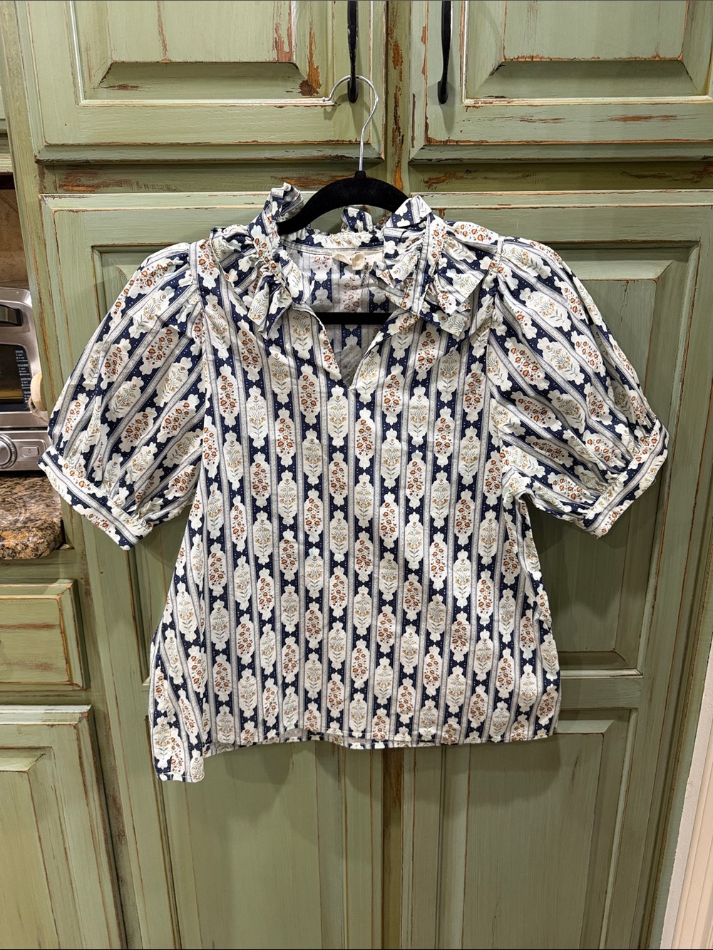 entro Navy & White Floral Stripe Puff Sleeve Blouse